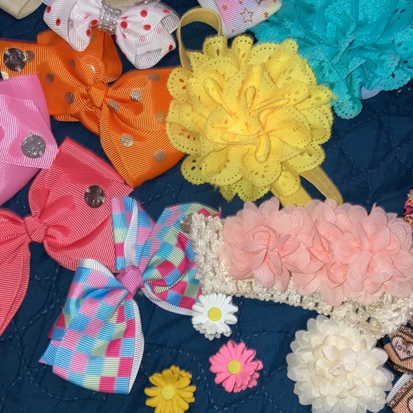 ๐HAIR Accessories๐ - Picture 1 of 17